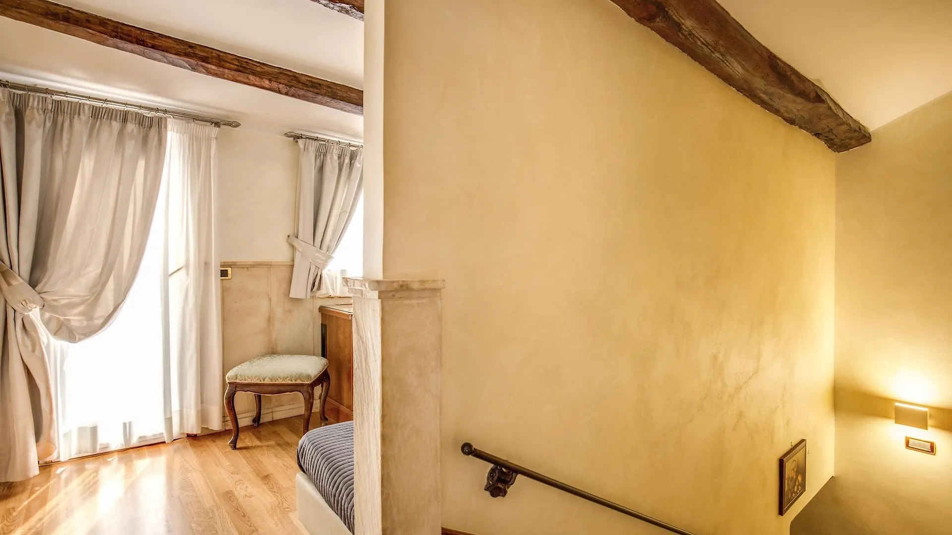 Pantheon Rooms Rome 3*,
