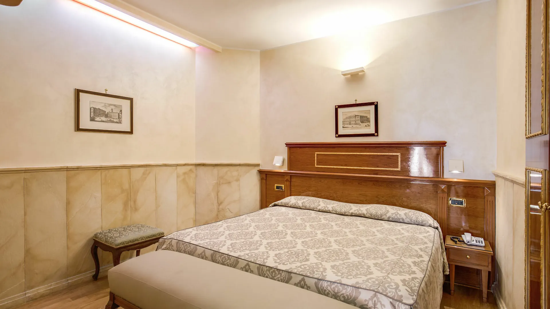 Pantheon Rooms Rome 3*,  Italy