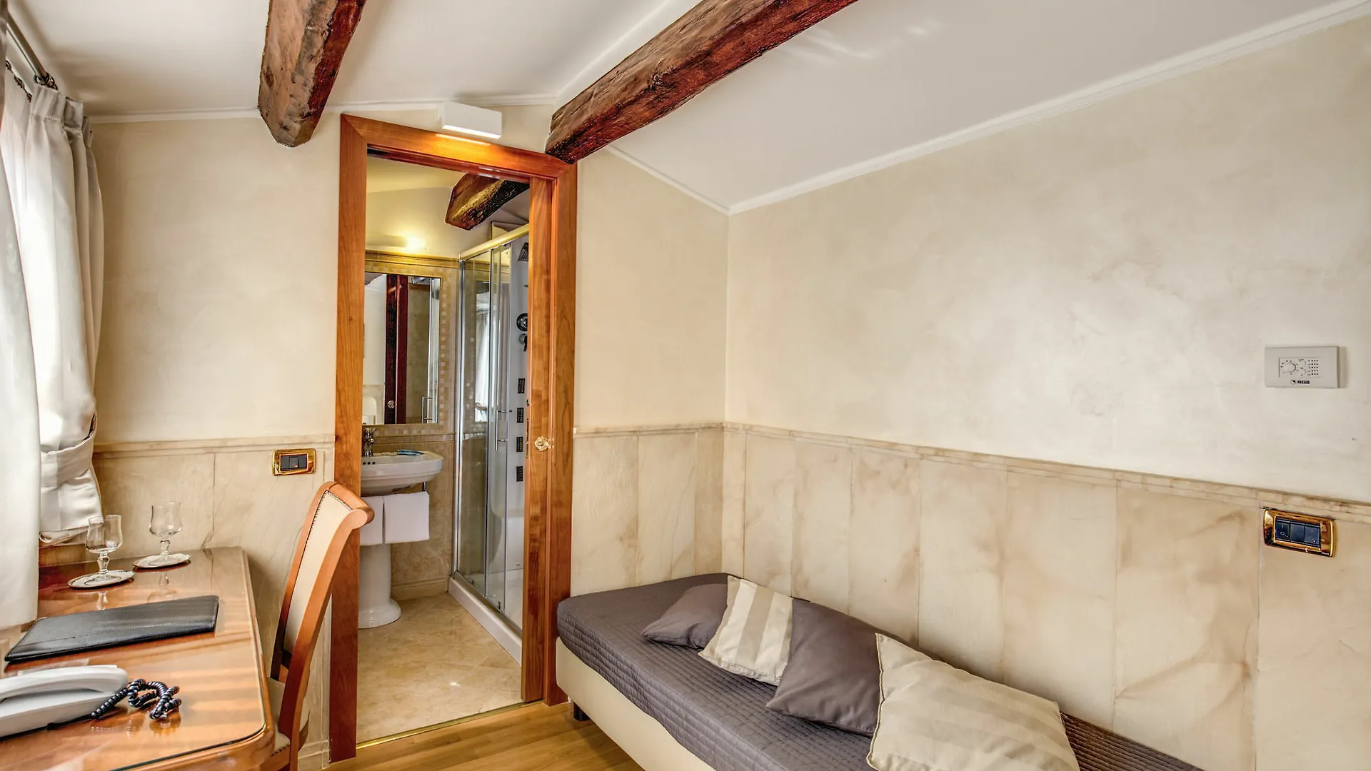 Pantheon Rooms Rome 3*,